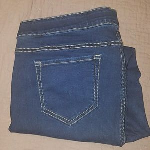 Maurices sz 18short skinny jeans